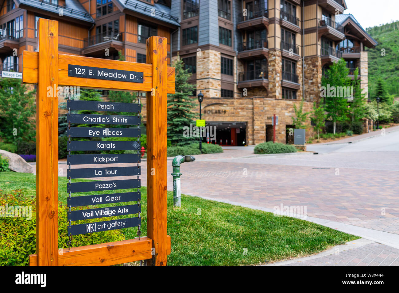 Vail, USA - 29 juin 2019 : European Swiss style resort ville du Colorado avec inscription libre par Solaris bâtiment de l'hôtel Banque D'Images
