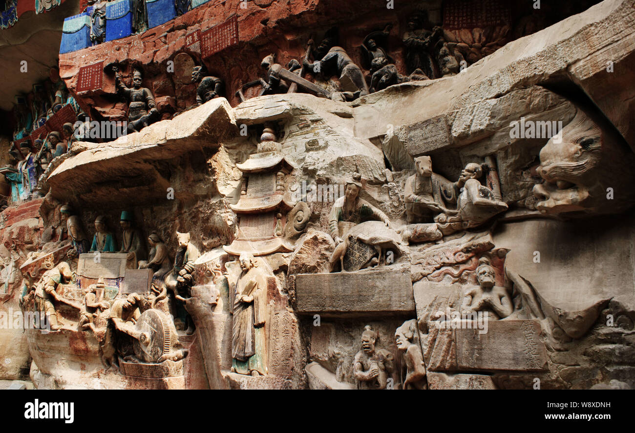 Avis de sculptures rupestres de Dazu sur le mont Baoding, ou Bao Ding Mountain, dans le comté de Dazu, Chongqing, Chine, le 5 septembre 2009. Banque D'Images