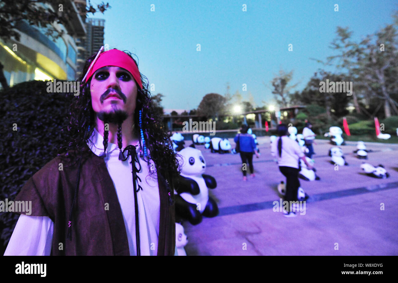 Un caoutchouc figure du Capitaine Jack Sparrow joué par l'acteur américain Johnny Depp dans les Pirates des Caraïbes est une série de films sur l'affichage à l'extérieur de la sal Banque D'Images