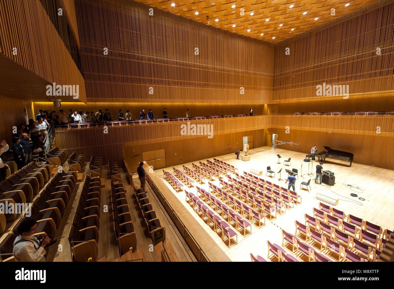Vue intérieure d'une salle de concert de l'Orchestre symphonique de Shanghai salle conçue par l'architecte japonais Arata Isozaki à Shanghai, Chine, 10 octobre 20 Banque D'Images