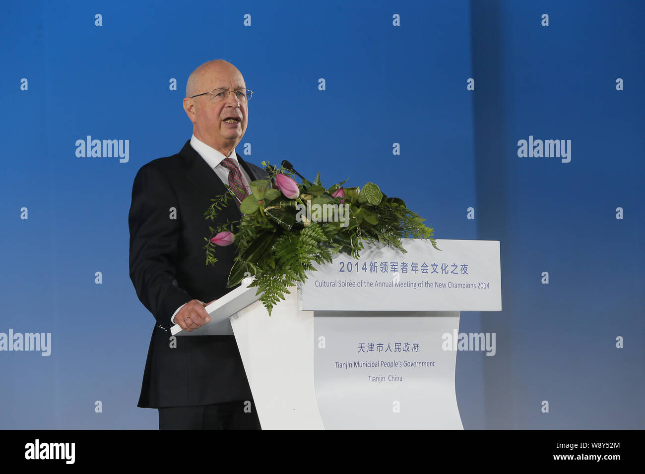 Klaus Schwab, fondateur et président exécutif du Forum économique mondial, prononce un discours lors de la partie de dîner culturel du Forum économique mondial 2 Banque D'Images