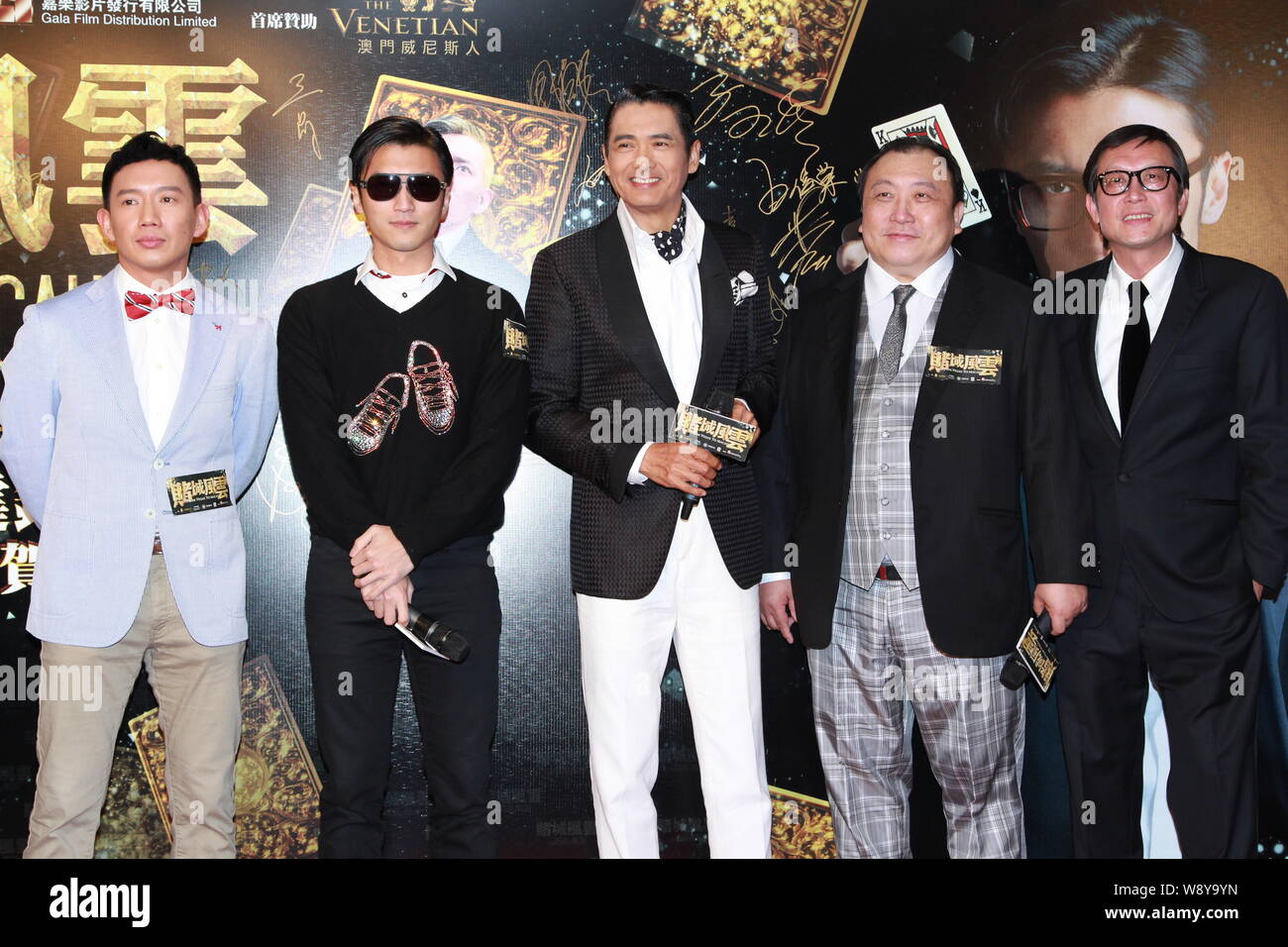 (De gauche) à l'acteur de Hong Kong, Nicholas Tse Chapman, Chow Yun-fat, directeur Wong Jing à poser une première pour leur nouveau film, de Vegas à Macao, al Banque D'Images