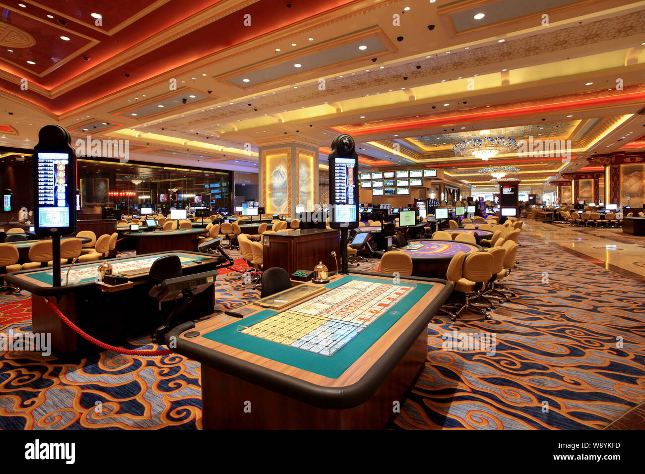 --FILE--vue de l'intérieur de l'hôtel Conrad Macao Cotai Central Sands casino à Macao, Chine, 11 avril 2012. Macao réduira le nombre maximal de jours t Banque D'Images