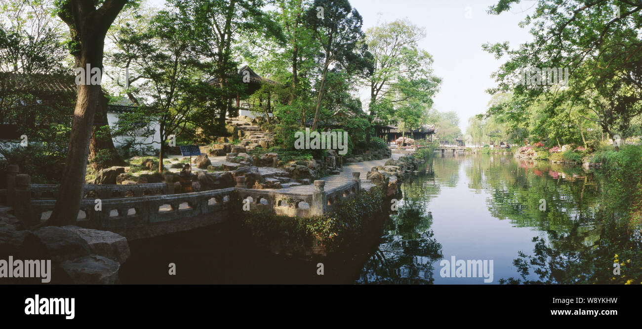 Vue sur le jardin, ou les administrateurs Humble Zhuozhengyuan Guarden, des Jardins classiques de Suzhou à Suzhou City, province de Jiangsu, Chine de l'Est. Banque D'Images