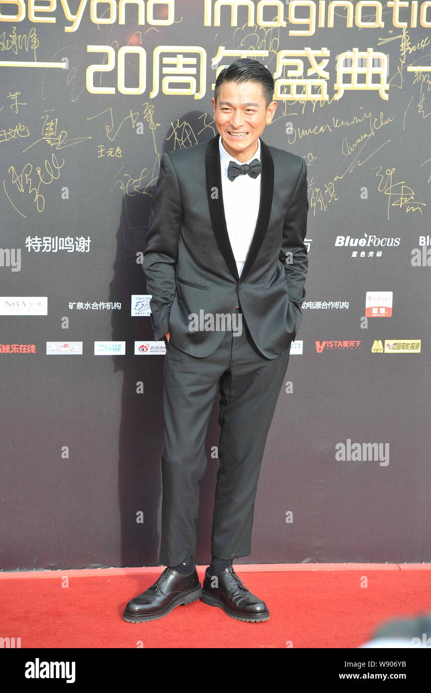Hong Kong, chanteur et acteur Andy Lau pose sur le tapis rouge de la grande  cérémonie pour le 20e anniversaire de Huayi Brothers Media Corporation en  Haik Photo Stock - Alamy