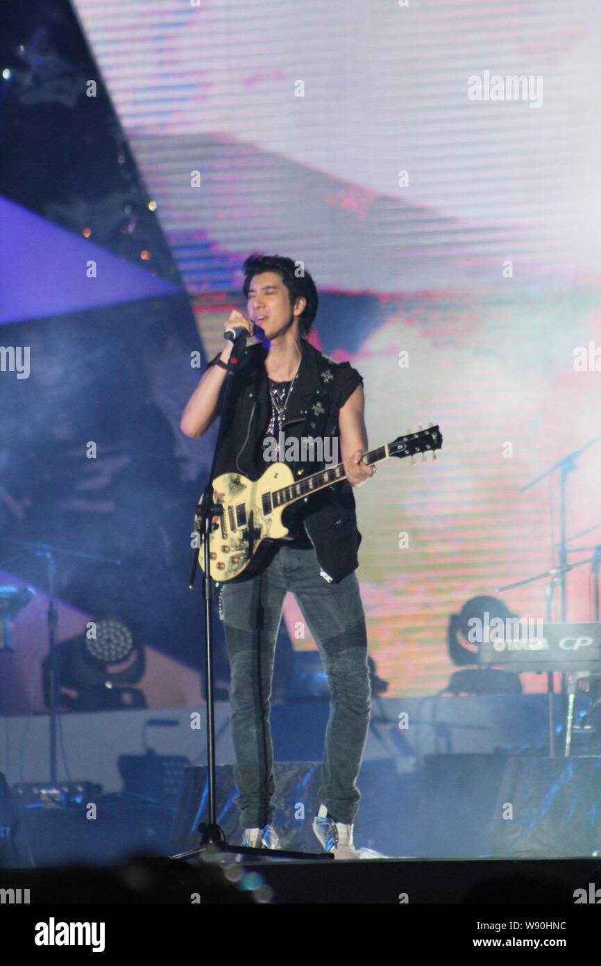 Chanteur taïwanais Leehom Wang effectue au cours de l'Ouest Shanghai Bund Music Festival à Shanghai, Chine, le 8 septembre 2014. Banque D'Images