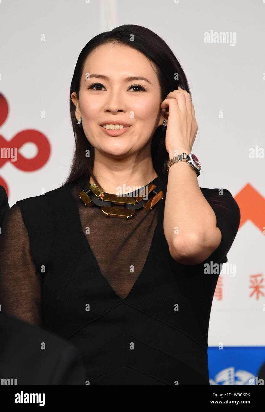 L'actrice chinoise Zhang Ziyi parle au cours d'une cérémonie de prise de vue pour Jackie Chans nouveau film à Beijing, Chine, 17 avril 2014. Hong Kongs Daniel Lee va Banque D'Images