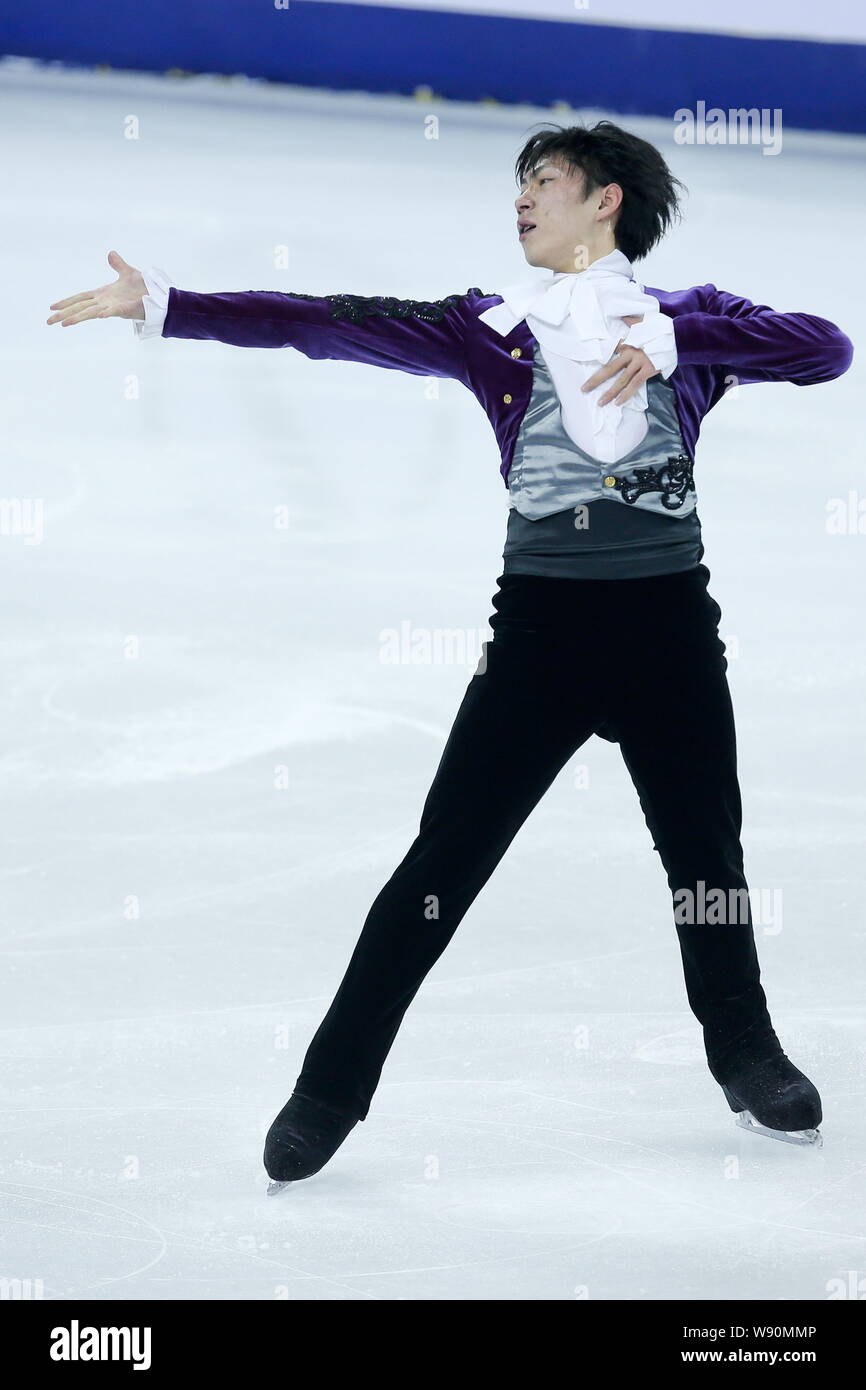 Keiji Tanaka, du Japon effectue pendant la Coupe de Chine de Lexus 2014 ISU Grand Prix of Figure Skating à Shanghai, Chine, 8 novembre 2014. Banque D'Images