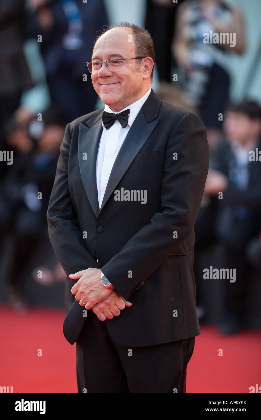 L'acteur et réalisateur italien Carlo Verdone pose sur le tapis rouge pour la cérémonie de clôture du 71e Festival International du Film de Venise à Venise, il Banque D'Images