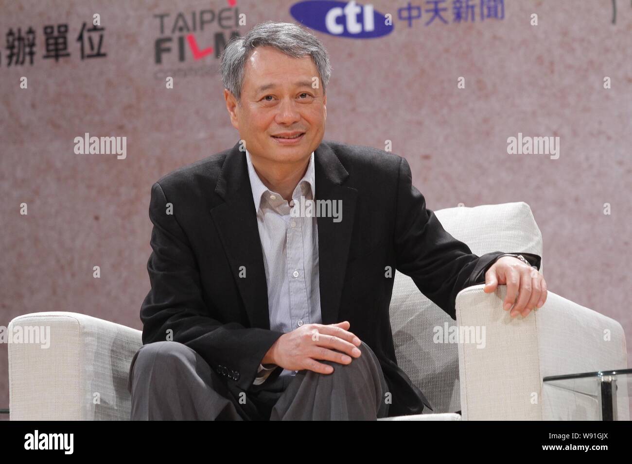Réalisateur taiwanais Ang Lee sourit lors d'un forum à Taipei, Taiwan, le 12 mai 2013. Banque D'Images
