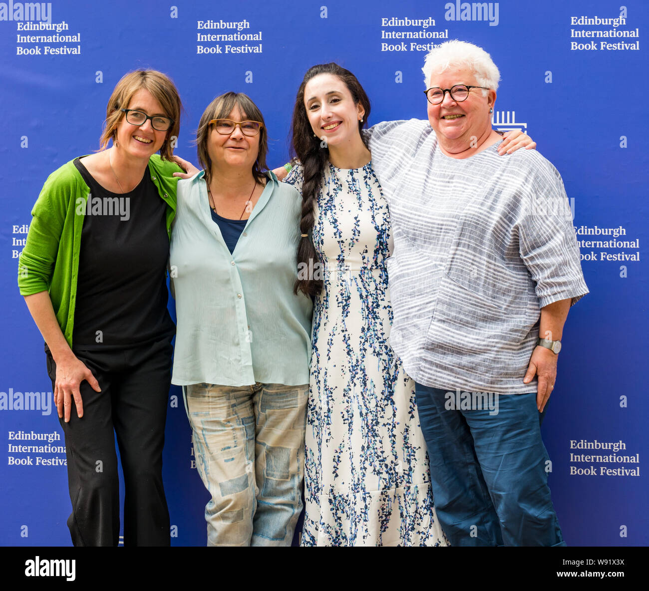 Édimbourg, Écosse, Royaume-Uni, 12 août 2019. Edinburgh International Book Festival. Sur la photo : de g à R Francis Cabrel, auteur-compositeur écossais, Ali Smith, Écossais auteur, dramaturge, journaliste et universitaire, Nayrouz Qarmout, écrivain et activiste palestinien, Val McDermid, écrivain écossais qui explore les histoires de personnes et de familles qui ont quitté leur patrie à la fête du livre Banque D'Images