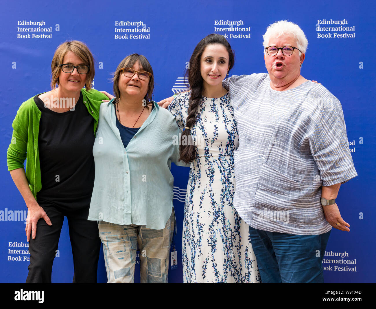 Édimbourg, Écosse, Royaume-Uni, 12 août 2019. Edinburgh International Book Festival. Sur la photo : de g à R Francis Cabrel, auteur-compositeur écossais, Ali Smith, Écossais auteur, dramaturge, journaliste et universitaire, Nayrouz Qarmout, écrivain et activiste palestinien, Val McDermid, écrivain écossais qui explore les histoires de personnes et de familles qui ont quitté leur patrie à la fête du livre Banque D'Images