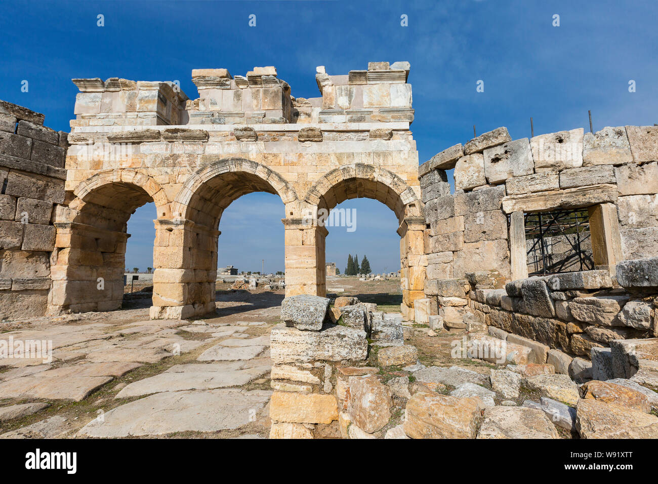 Ruines de l'ancienne ville de Hiérapolis, Pamukkale, Turquie. Banque D'Images