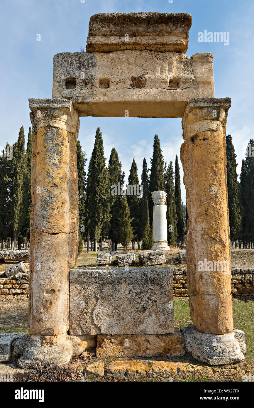 Ruines de l'ancienne ville de Hiérapolis, Pamukkale, Turquie. Banque D'Images