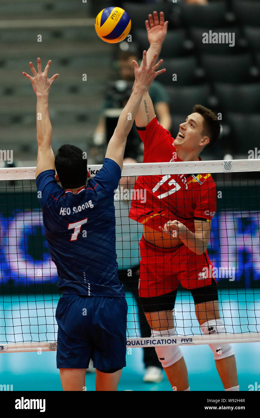 10 augustus 2019 Rotterdam, pays-Bas Tokyo 2020 Volleybal Olympic qualification Tournament 11-08-2019: Volleybal: OKT Zuid Korea v Belgie: Rotterdam Volleybal OKT Tokyo 2020 hommes Rotterdam - Ahoy L-R Subong Heo (7) de Corée, Tomas Rousseaux (17) de Belgique Banque D'Images