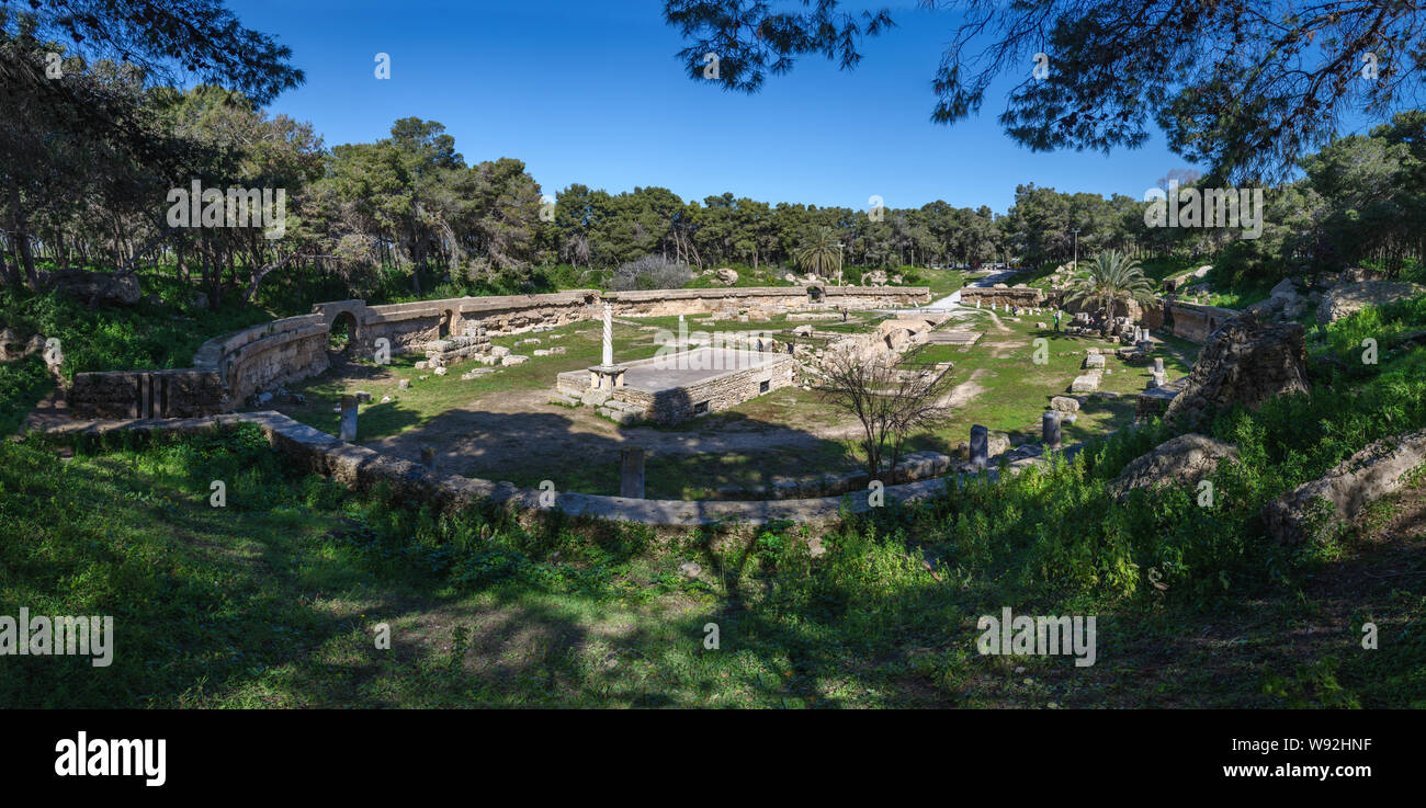 Panorama de l'Amphithéâtre de Carthage, l'amphithéâtre romain construit au premier siècle de notre ère dans la ville de Carthage, Tunisie. Banque D'Images