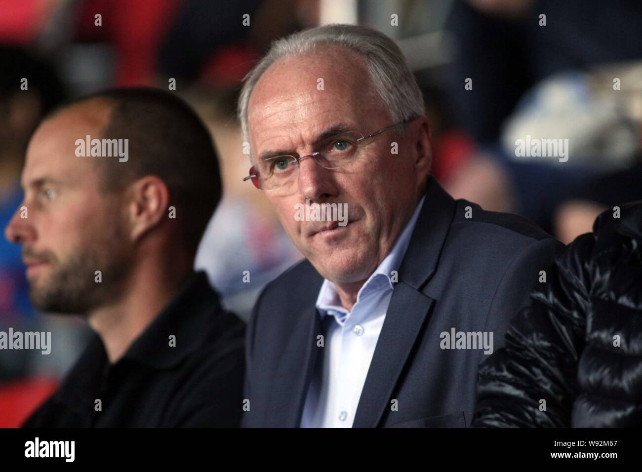 --FILE--entraîneur de football suédois Sven-Goran Eriksson regarde le troisième tour de l'Association de football chinoise 2012 Super League entre Guangzh Banque D'Images