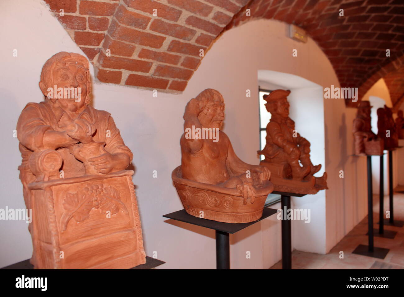 Sculpture en terre cuite traditionnel appelé 'pitocio' en usage sur la cheminée-pots les toits comme un porte-bonheur au début des années 1900. Banque D'Images