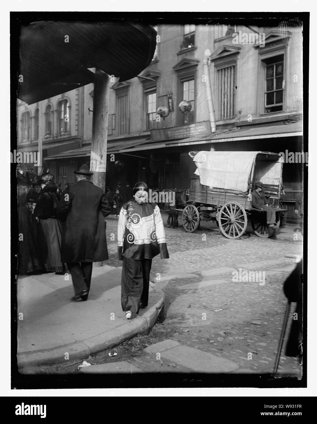 Un jeune esclave en tenue de vacances, Chinatown, San Francisco Banque D'Images