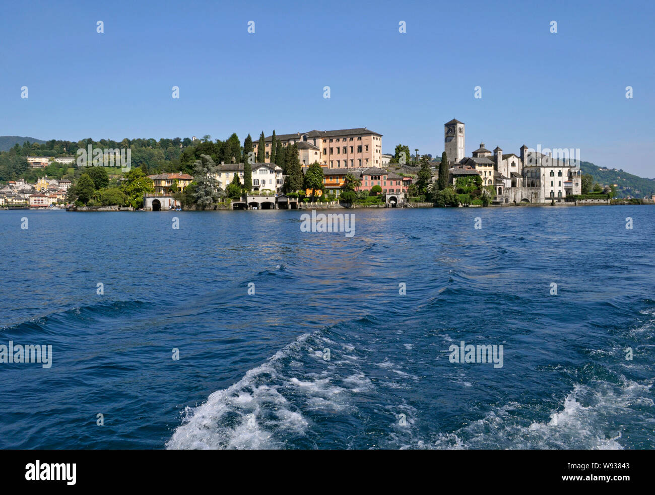 Une vue de l'île de San Giulio, le bateau , Lac Orta, Piémont, Italie Banque D'Images