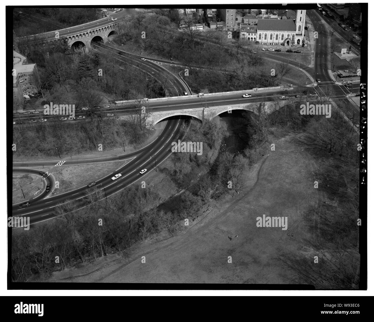 Anglais : VUE AÉRIENNE DU PONT DE LA RUE P English : 1. Vue aérienne du PONT DE LA RUE P et 'P' à la plage, DE LA RUE AU NORD (Q STREET BRIDGE EN ARRIÈRE-PLAN) HAER DC,laver,592-1 Banque D'Images