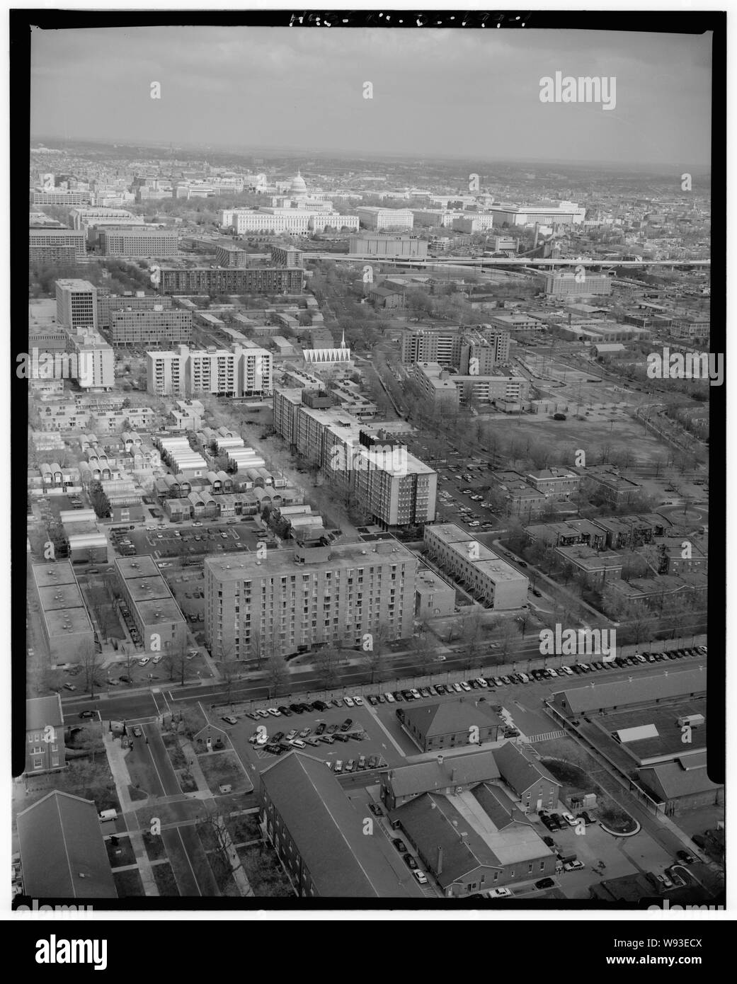 Vue aérienne NORD-EST LE LONG DE LA MICHIGAN AVENUE DU COULOIR DU FORT MCNAIR. - Delaware Avenue, Washington, District of Columbia, DC Banque D'Images