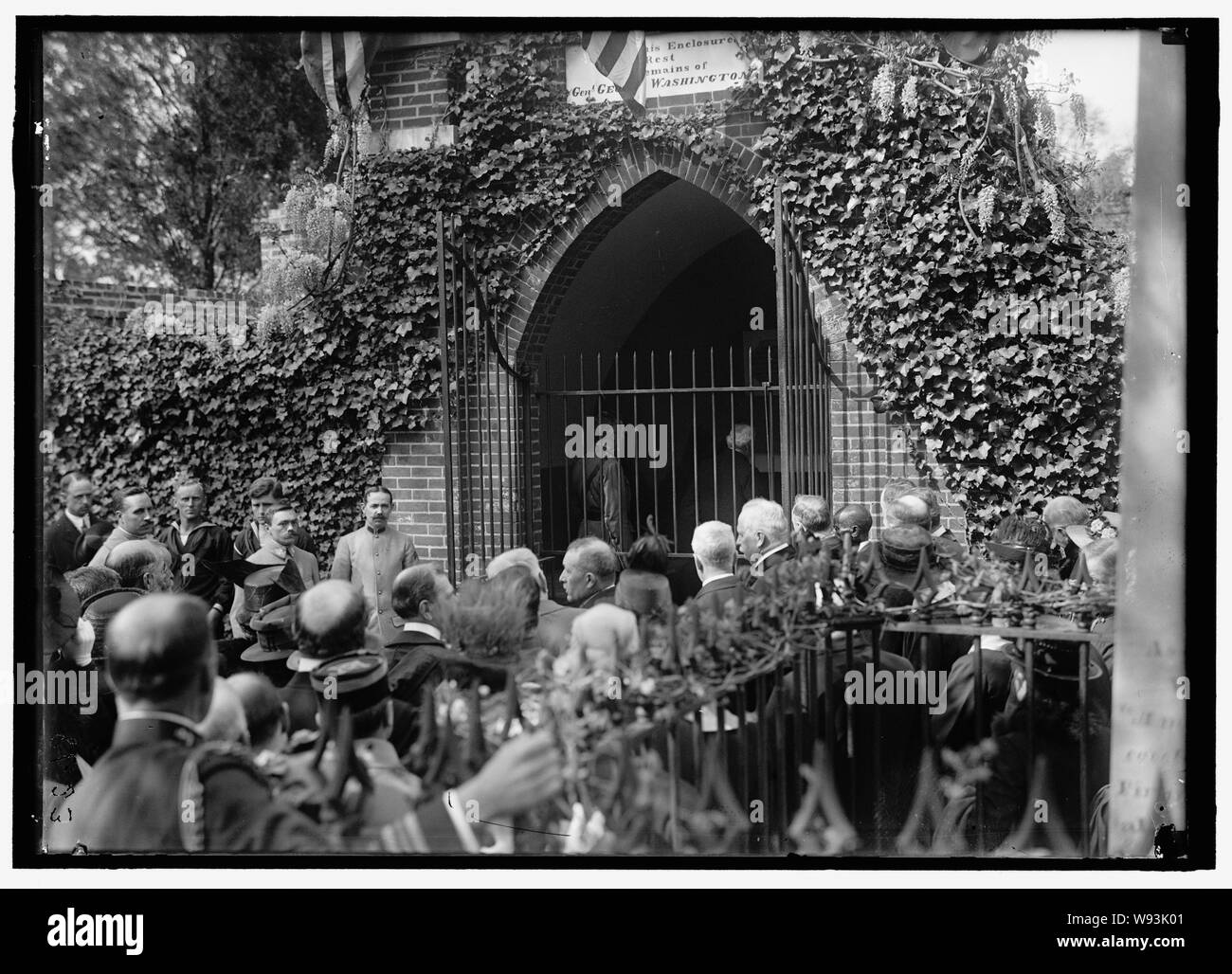 COMMISSION D'alliées aux États-Unis À MOUNT VERNON : GROUPES À TOMBEAU DE WASHINGTON Banque D'Images