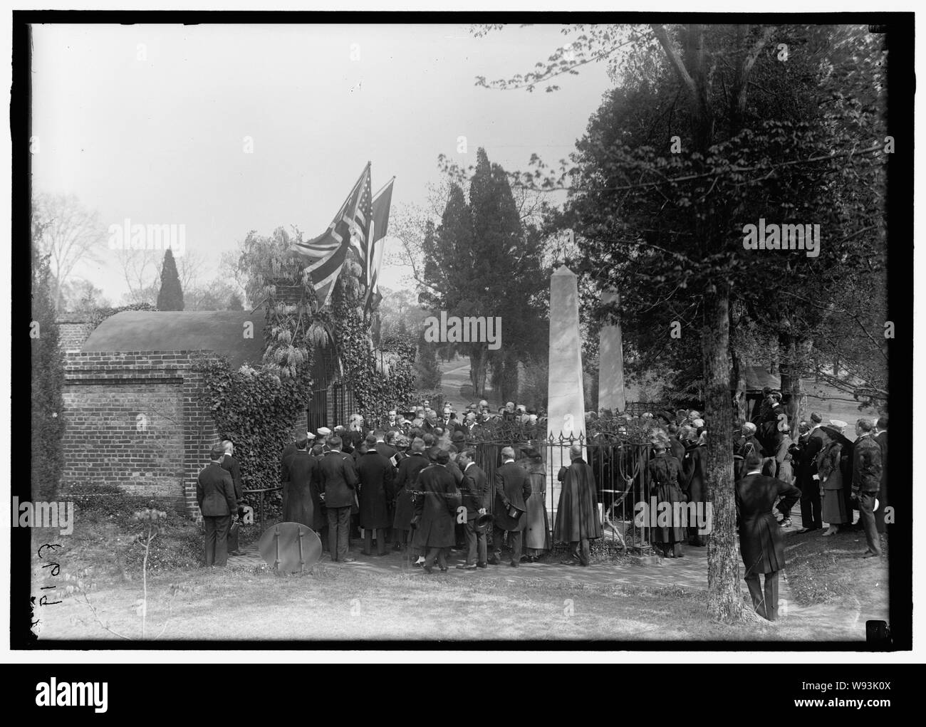 COMMISSION D'alliées aux États-Unis À MOUNT VERNON : GROUPES À TOMBEAU DE WASHINGTON Banque D'Images