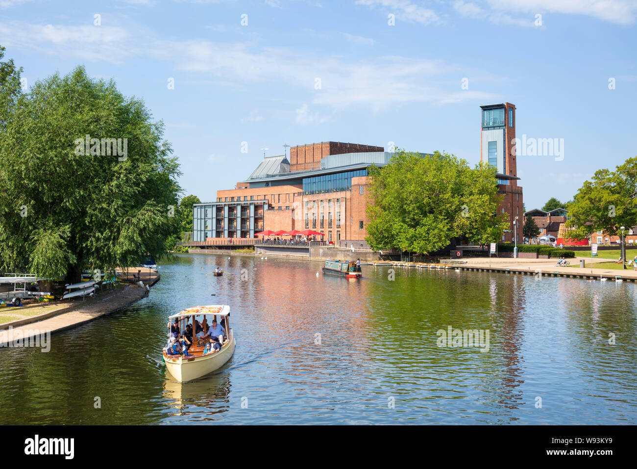 Théâtre RSC Royal Shakespeare Company Theatre à côté de la rivière Avon Stratford upon Avon Warwickshire Angleterre UK GO Europe Banque D'Images