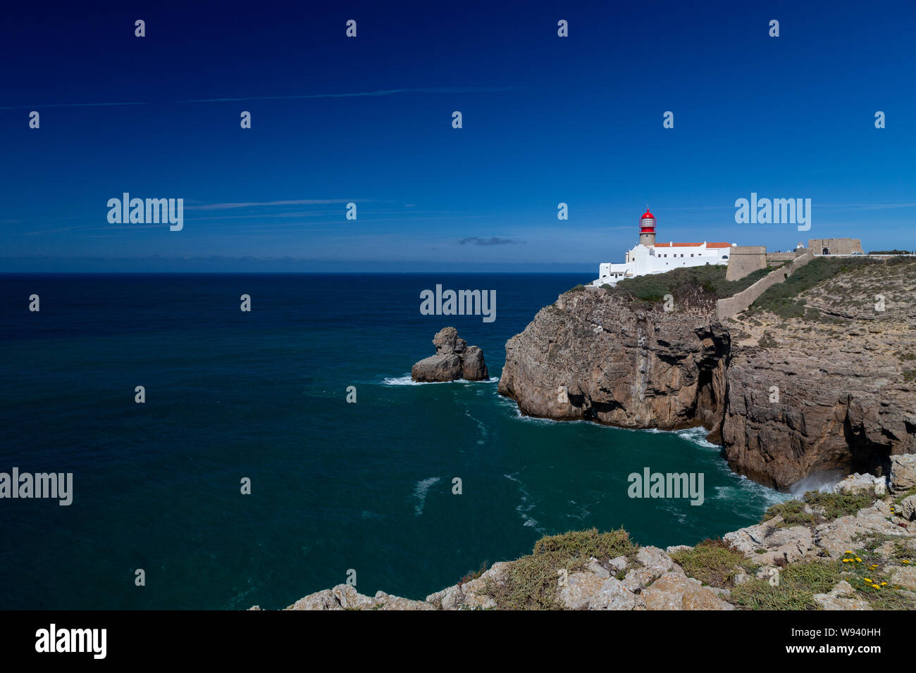 Le phare de Cap St Vincent ou Cabo de Sao Vicente, la point sud-ouest de l'Europe continentale au Portugal. Banque D'Images