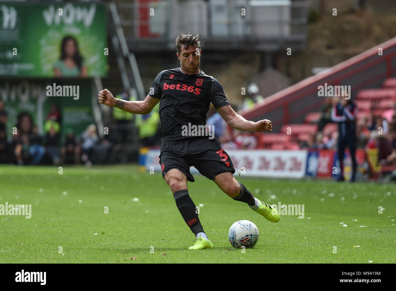 10 août 2019, la Vallée, Charlton, Angleterre ; Sky Bet Championship, Charlton vs Stoke City ; Liam Lindsay (05) de Stoke City s'exécute avec la balle Crédit : Phil Westlake/News Images images Ligue de football anglais sont soumis à licence DataCo Banque D'Images