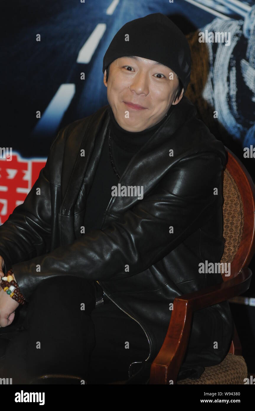 L'acteur chinois Huang Bo sourit à une première pour son nouveau film, pas de terre, Mans à Shanghai, Chine, le 2 décembre 2013. Un film chinois qui a été battl Banque D'Images