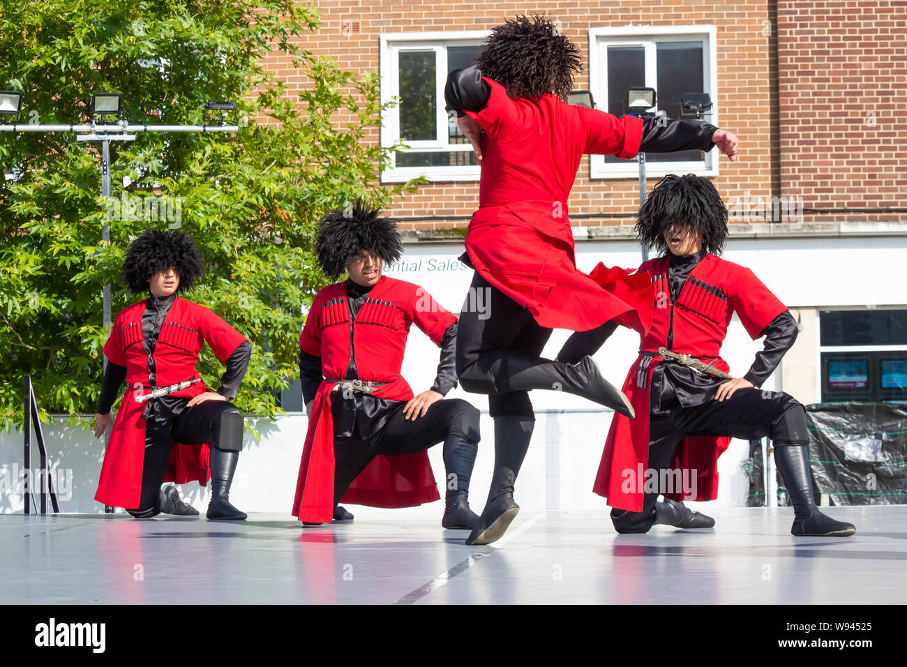 Danseurs de la Géorgie à l'exécution de Billingham festival International de Danse du monde. Banque D'Images