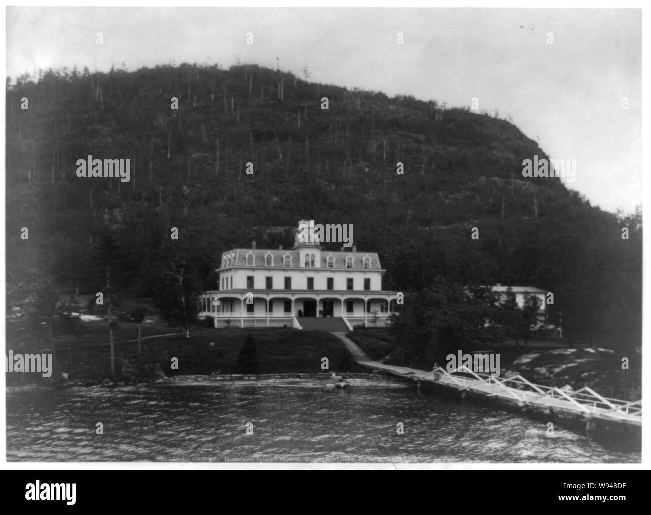 Montagnes Adirondack, NEW YORK : le lac George et cent Island House Banque D'Images