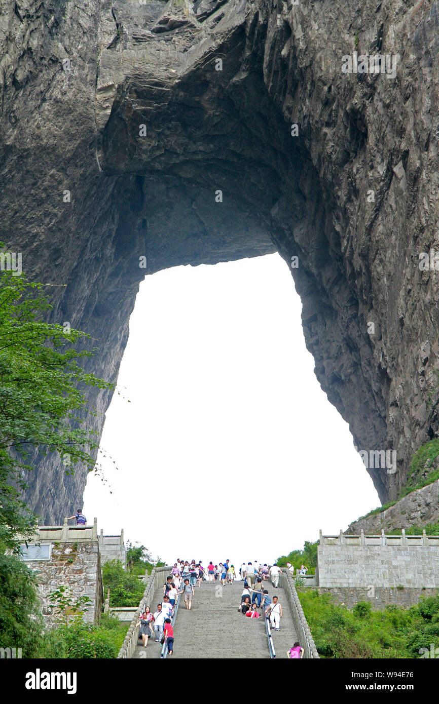 Paysage d'Tianmendong ou cieux Gate à Tianmen Mountain National Forest Park dans la ville de Zhangjiajie, province de Hunan, Chine centrale, 20 août 2009. Banque D'Images