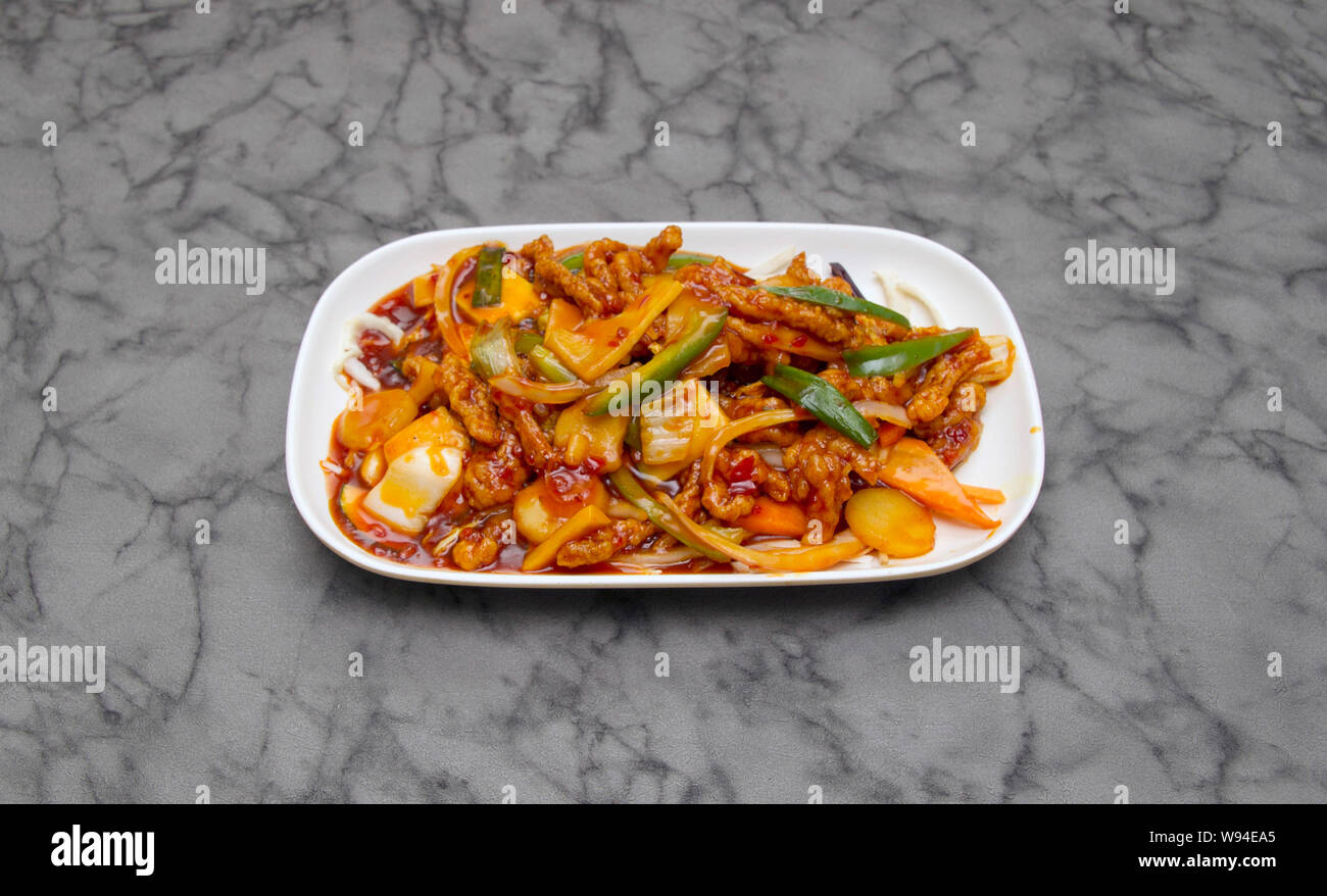 La cuisine chinoise. Croustillant de boeuf haché sauce kung po Banque D'Images