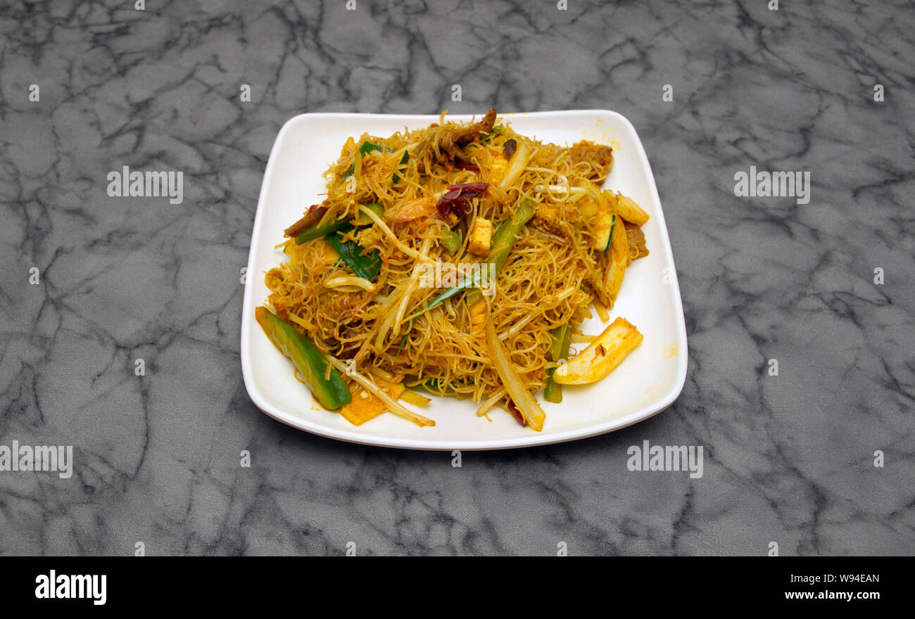 La cuisine chinoise. Vermicelles de riz de Singapour Banque D'Images