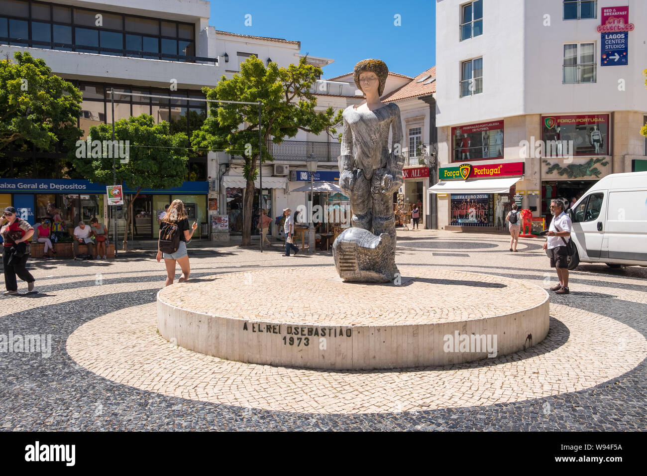 El Rei Dom Sebastiao statue en Praça de Gil Eanes dans la ville de Lagos dans l'Algarve Portugal Banque D'Images