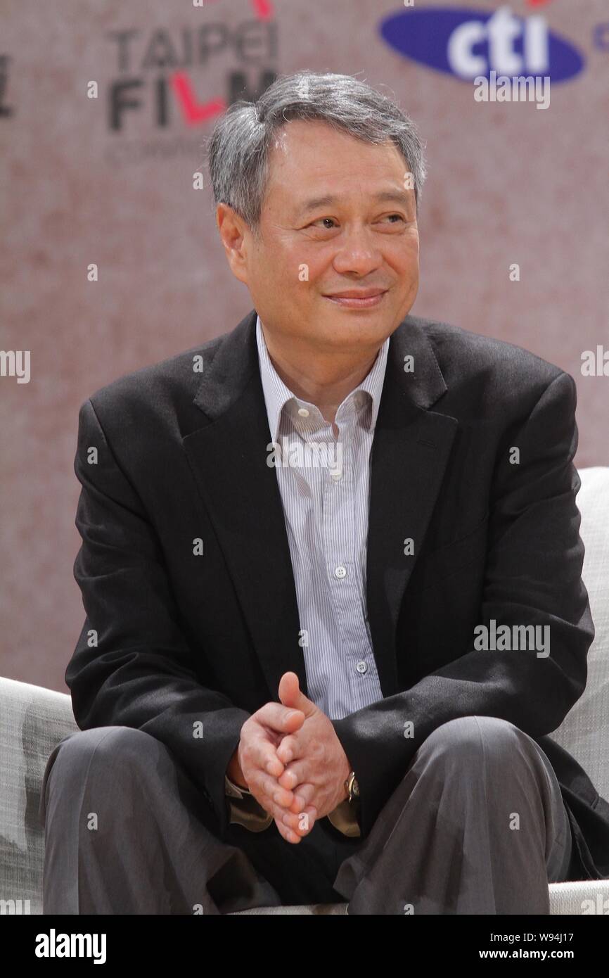 Réalisateur taiwanais Ang Lee est à l'écoute lors d'un forum à Taipei, Taiwan, le 12 mai 2013. Banque D'Images