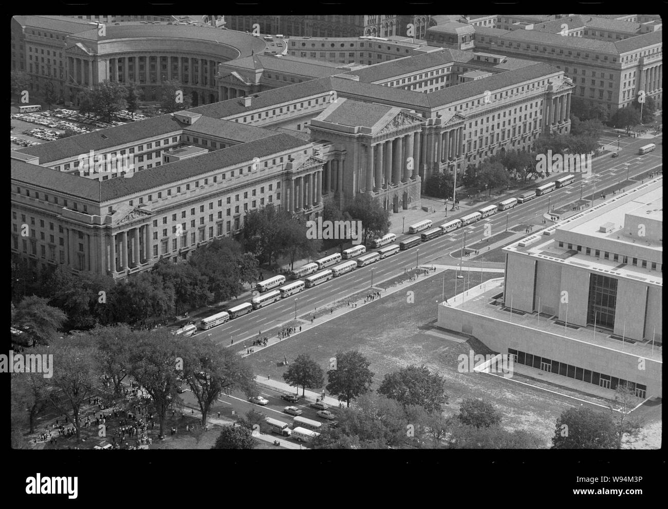 Anglais : Vue aérienne de la 14e rue au cours de la Marche sur Washington, 1963 English : Vue aérienne de la Constitution Avenue et 14e rue pendant la Marche sur Washington, 1963 Banque D'Images