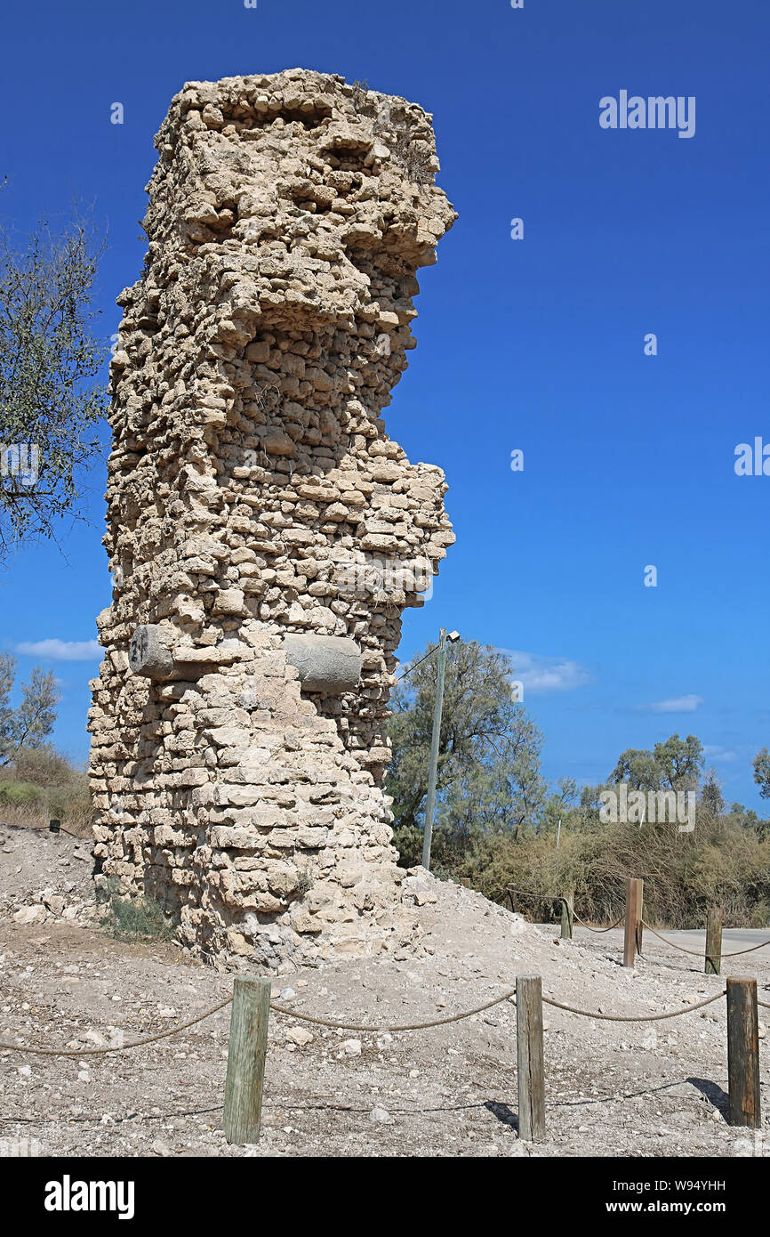 Ruines de la tour dans le parc, d'Ashkelon, Israël Banque D'Images