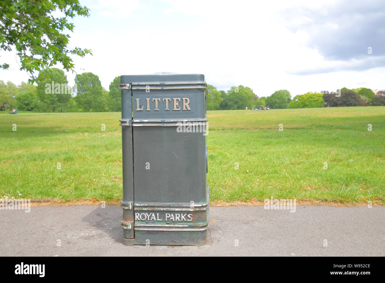 Poubelle Regent Park London UK Banque D'Images