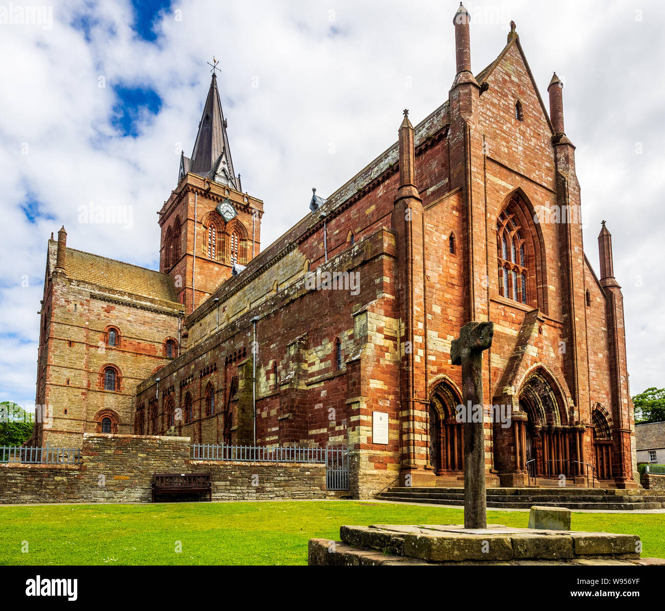 Planeur, multi-hued initialement grès fondé par les Vikings, la Grande-Bretagne situé le plus au nord de la cathédrale. Banque D'Images