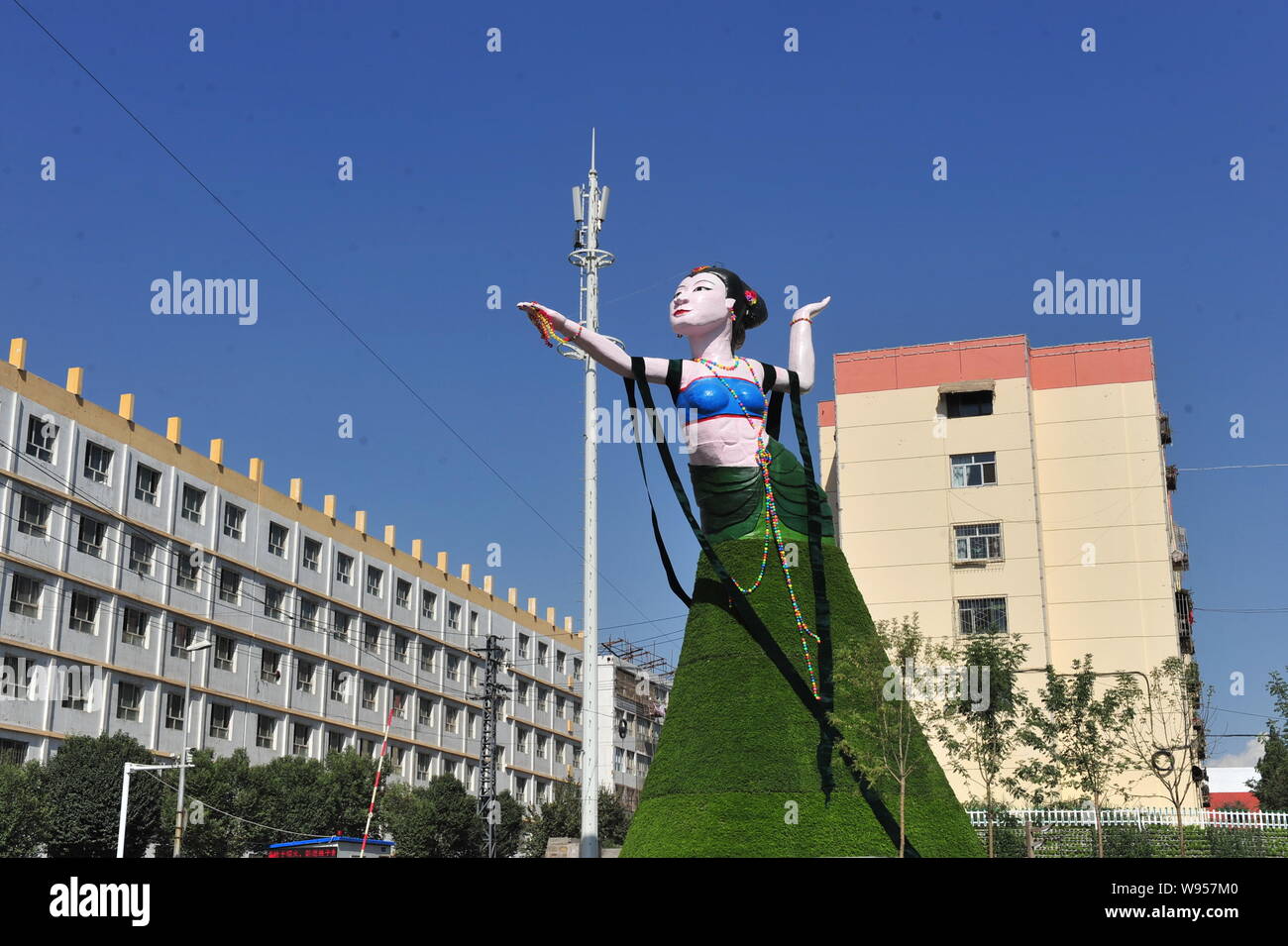 Vue de la sculpture de l'Apsara volants à Urumqi city, au nord-ouest de la province du Xinjiang, Chine, 14 août 2012. 13 août, le plus haut, et Banque D'Images