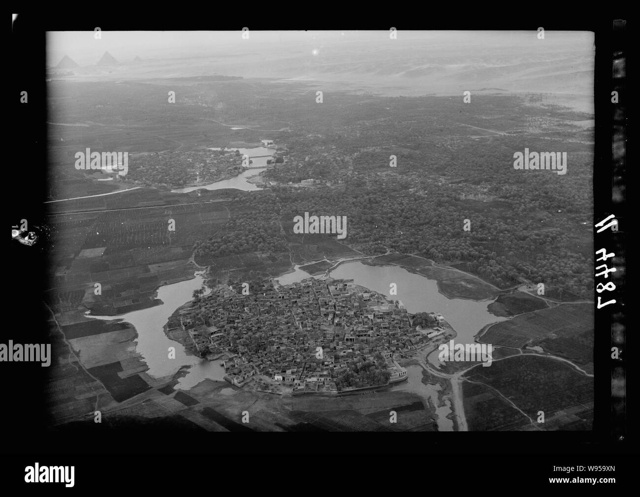 L'air vues de Palestine. Le vol du delta du Nil à Alexandrie. Villages de la vallée du Nil. Entouré de jardins luxuriants et de l'eau Banque D'Images