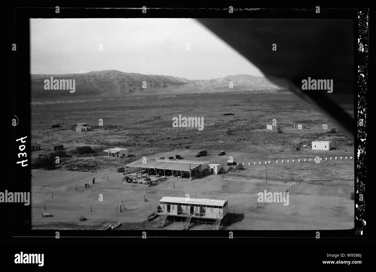 L'air vues de Palestine. Agriturismo verger plein soleil et d'amusement. Sur la côte nord-ouest de la Mer Morte. Agriturismo verger plein soleil Dead Sea Resort. Vue plus rapprochée de bath house et casino, de la mer Banque D'Images