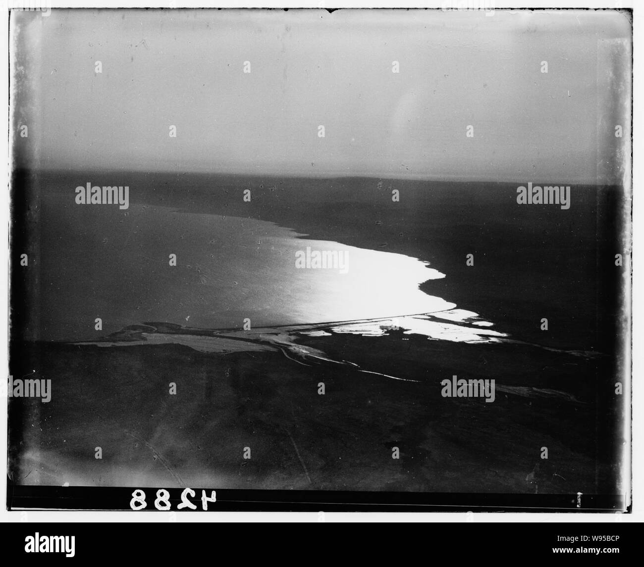 L'air vues de Palestine. Extrémité nord de la Mer Morte. L'extrémité septentrionale de la Mer Morte, un soir d'ossature Banque D'Images