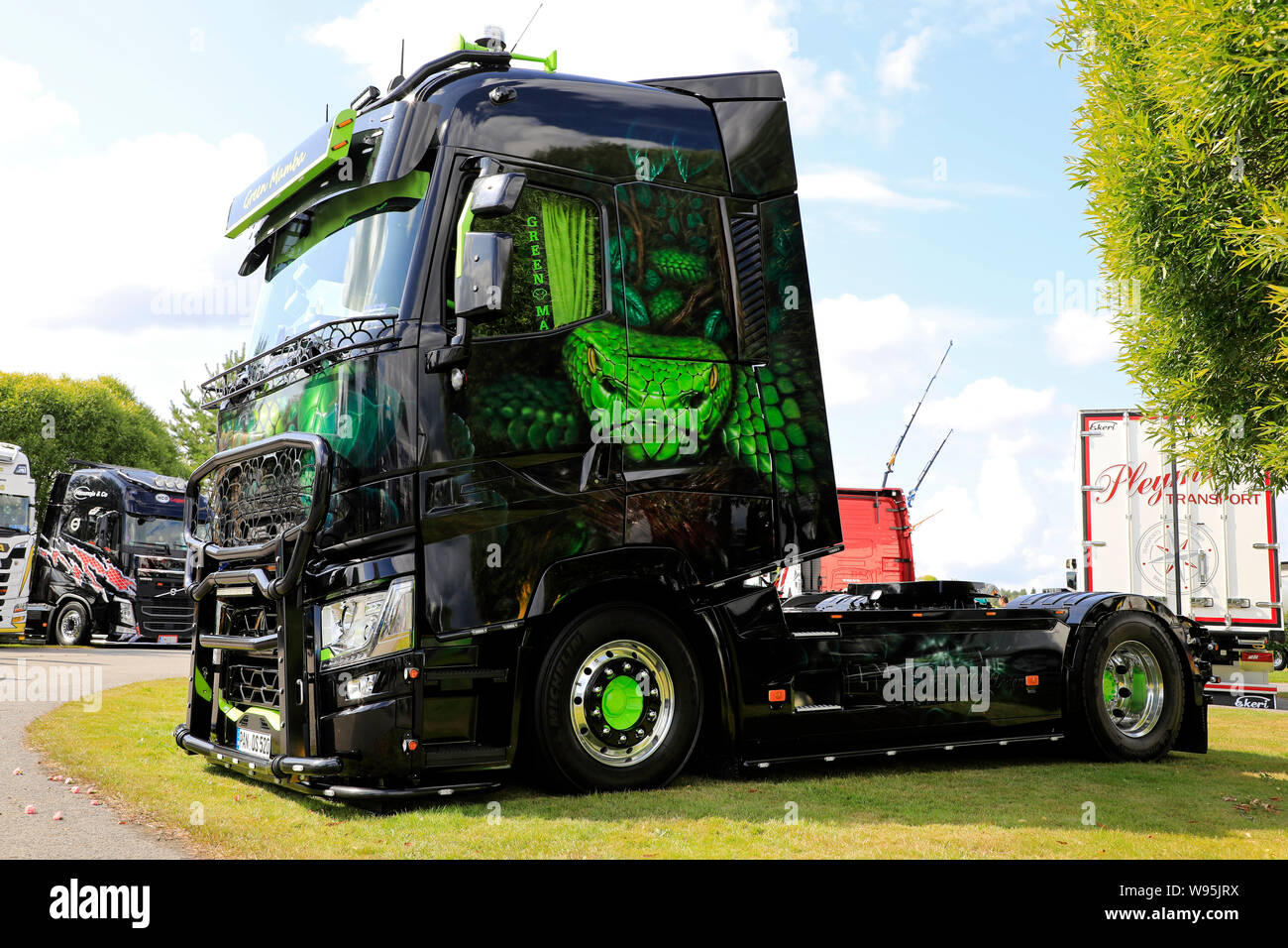 Alaharma, Finlande. Le 9 août 2019. Renault Trucks personnalisé camion T Green Mamba 2 de l'Olaf Sattler affiché sur Power Truck Show 2019. Banque D'Images
