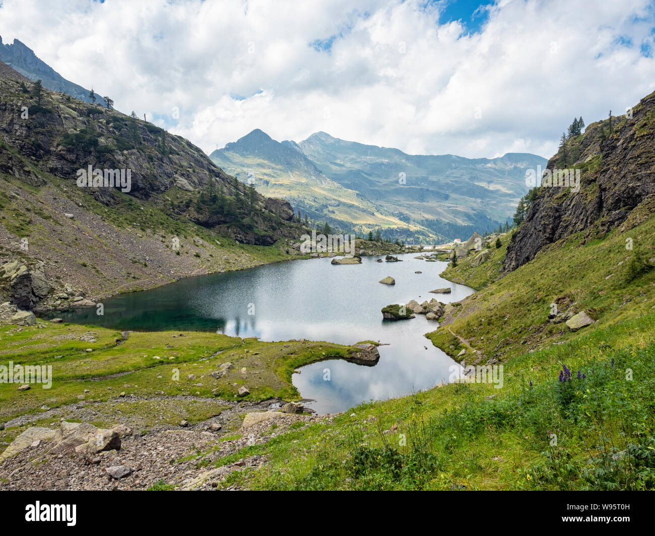 Lake Zancone dans les Alpes italiennes Banque D'Images