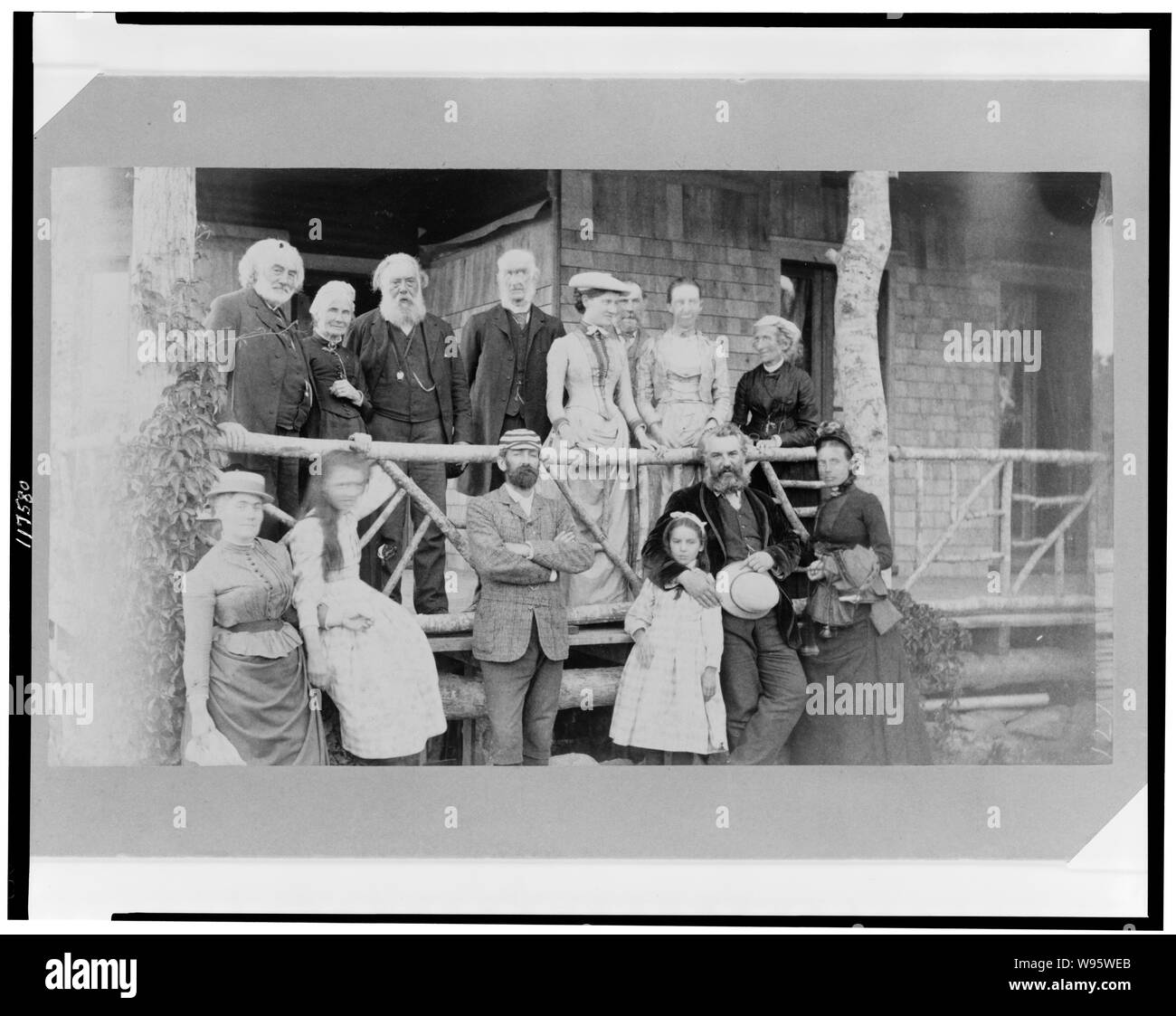 Alexander Graham Bell avec sa famille et ses amis à la lodge, Baddeck, Nouvelle-Écosse Banque D'Images